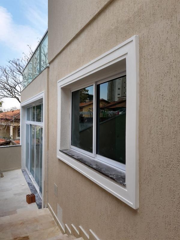 Molduras de cimento para janelas e portas